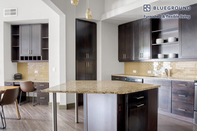 Foto del edificio - 3201 Esperanza Crossing