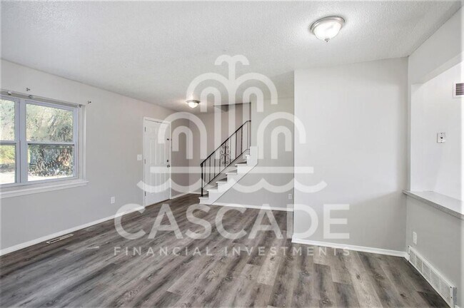 Foto del edificio - 221 N Oak Dr