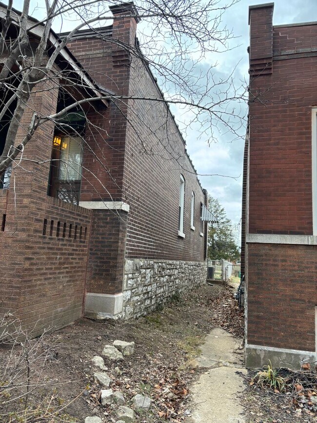 Foto del edificio - Completedly Remodeled 2+ Bedroom Home