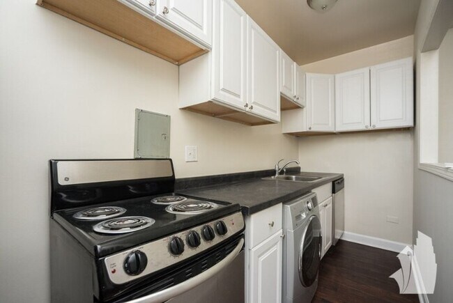 Foto del edificio - 3345 N Marshfield Ave