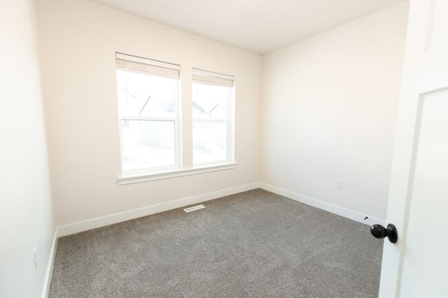 Building Photo - 1431 W Russo Dr