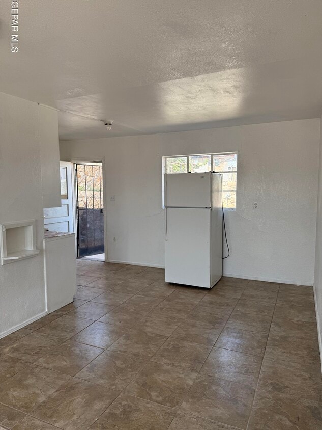 Primary Photo - 1300 N Ochoa St