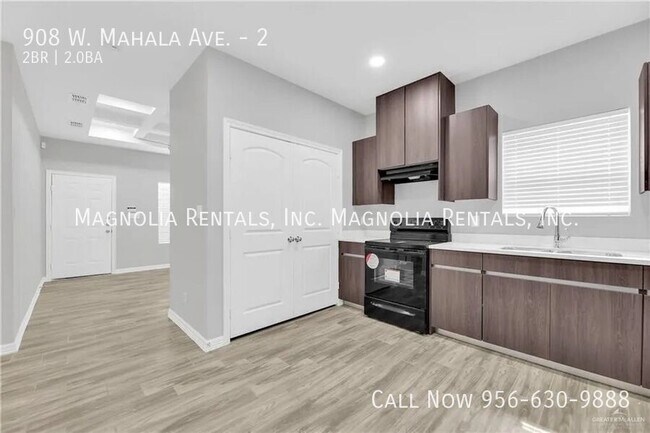 Building Photo - 908 W Mahala Ave