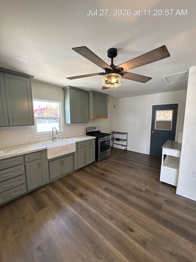 Foto del edificio - Cozy Home Now Available in Dinuba!!!