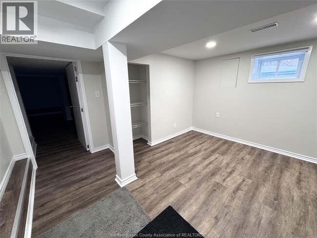 Photo du bâtiment - 1605 Dougall Ave