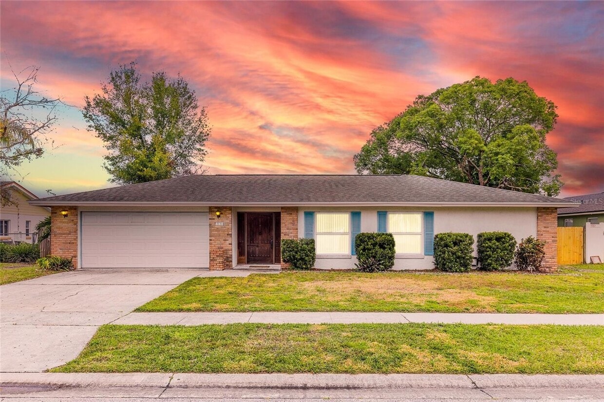 Lakefront Living in Longwood – Winsor Manor - Lakefront Living in Longwood – Winsor Manor