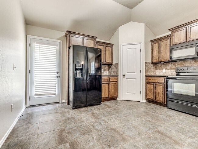 Foto del edificio - 3 Bedroom home in Deer Creek ISD - Montague/Sonador Addition - Community Pool