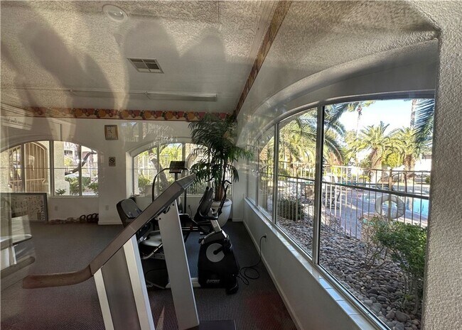 Foto del edificio - 6480 Annie Oakley Dr