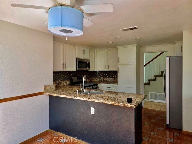 Foto del edificio - 10696 Opal Ave