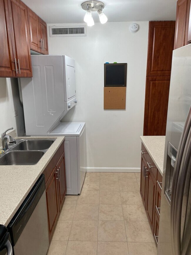 Foto del edificio - Fairway Manor ... 2 bedroom/Pets OK!