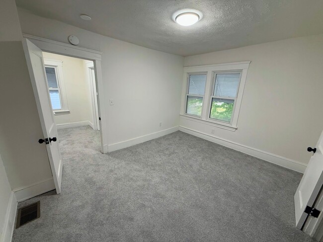 Building Photo - Newly renovated 3-bedroom, 1.5-bath home in Cleveland