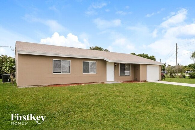 Building Photo - 301 SE Whitmore Dr