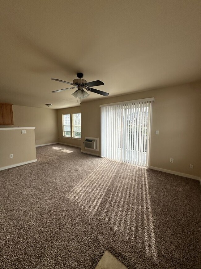 Foto del edificio - 2 Bedroom 2 Bath Townhouse in Ashland