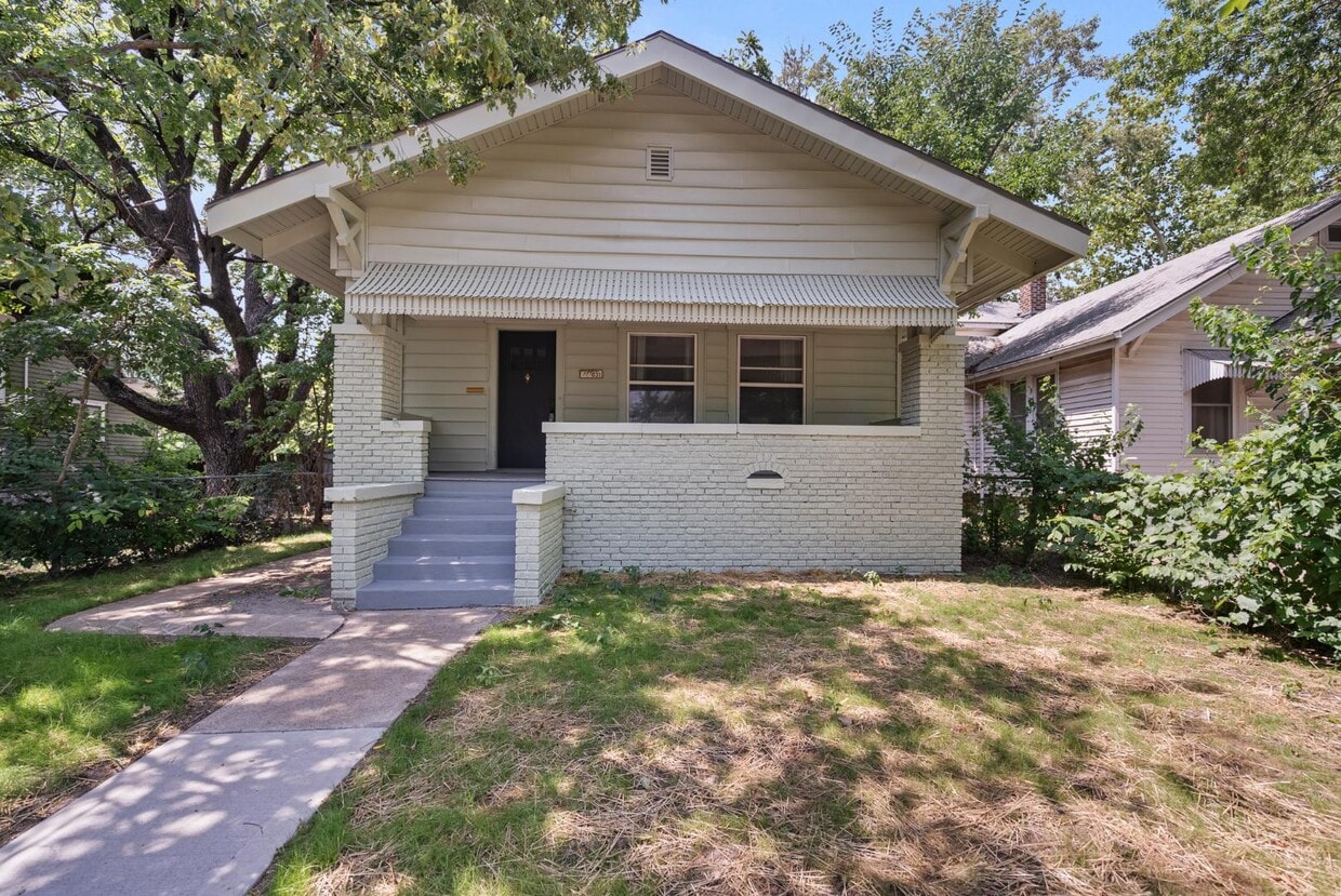 Foto principal - 631 SW Lindenwood Ave