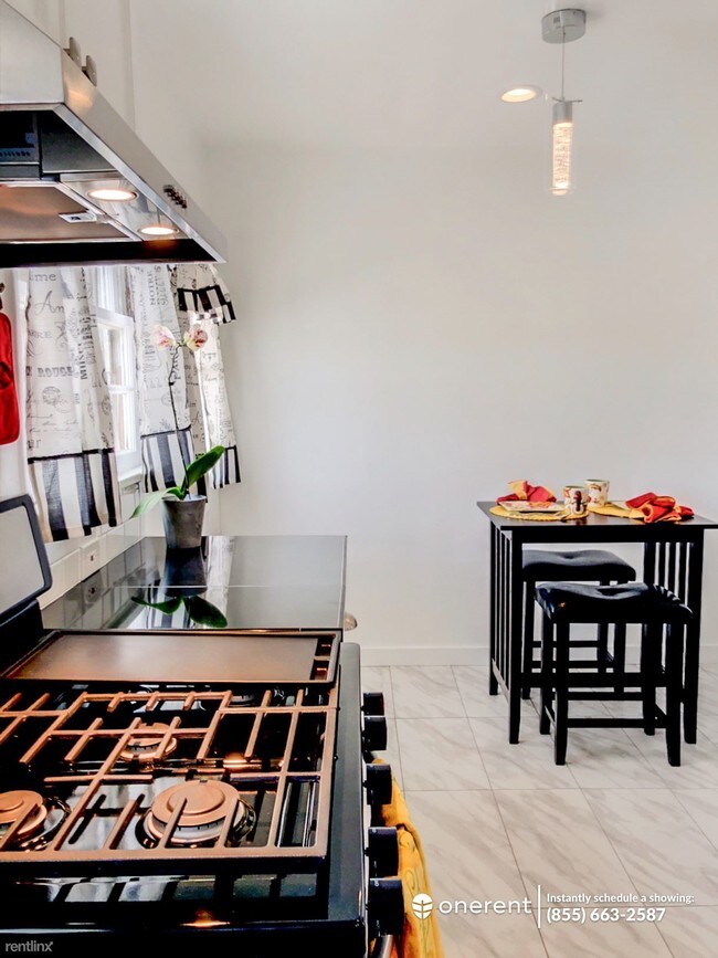 Building Photo - 2 br, 1 bath Apartment - 2112 Ocean Park Blvd