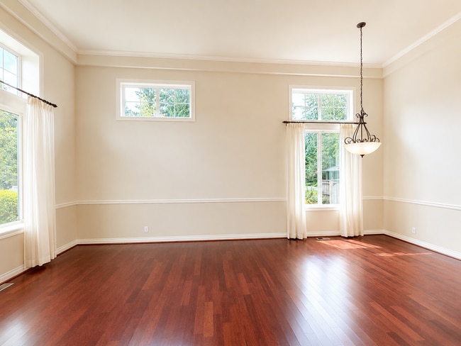 Building Photo - Spacious 5 Bedroom Home with A/C, Den, Waterfall in Prime Kenmore Cul-de-Sac