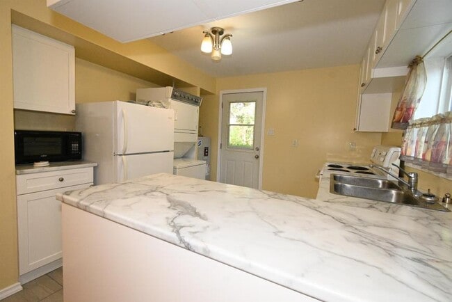 Building Photo - 2 bedroom in Kitimat BC V8C 1G8