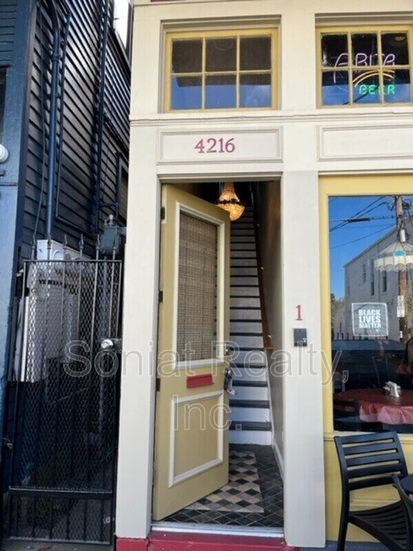 Building Photo - 4216 Magazine St