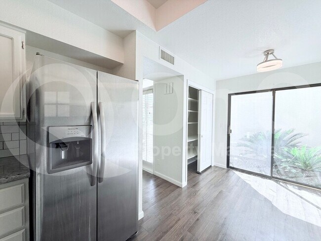 Building Photo - 6238 N 30th Pl