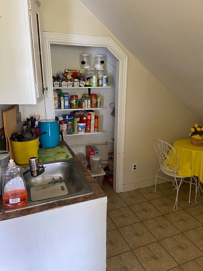 Building Photo - 927 Smith St