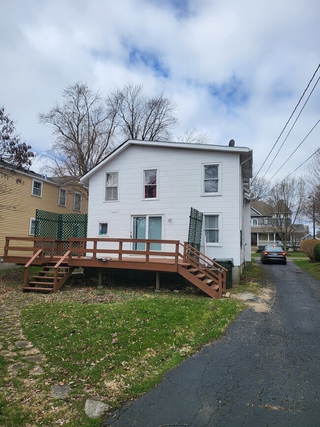 Building Photo - 532 S Main St