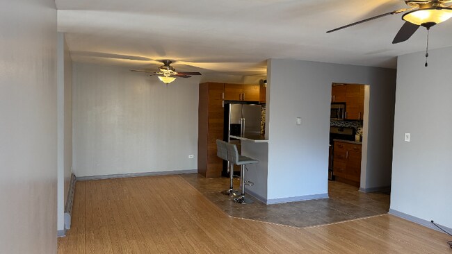 Building Photo - 9-S125 Lake Dr