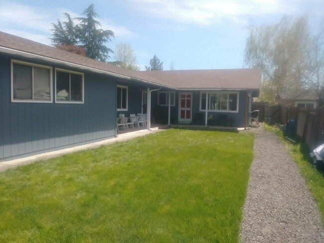 Foto del edificio - 2906 Alameda St