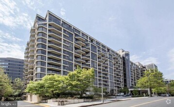 Building Photo - 1530 Key Blvd