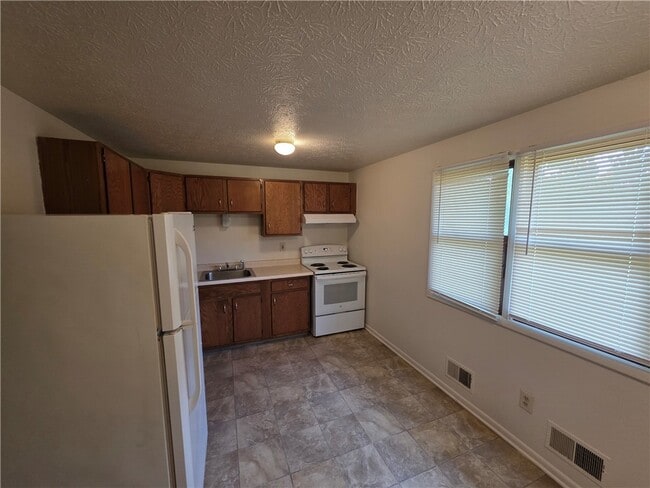 Building Photo - 165 Atkinson St