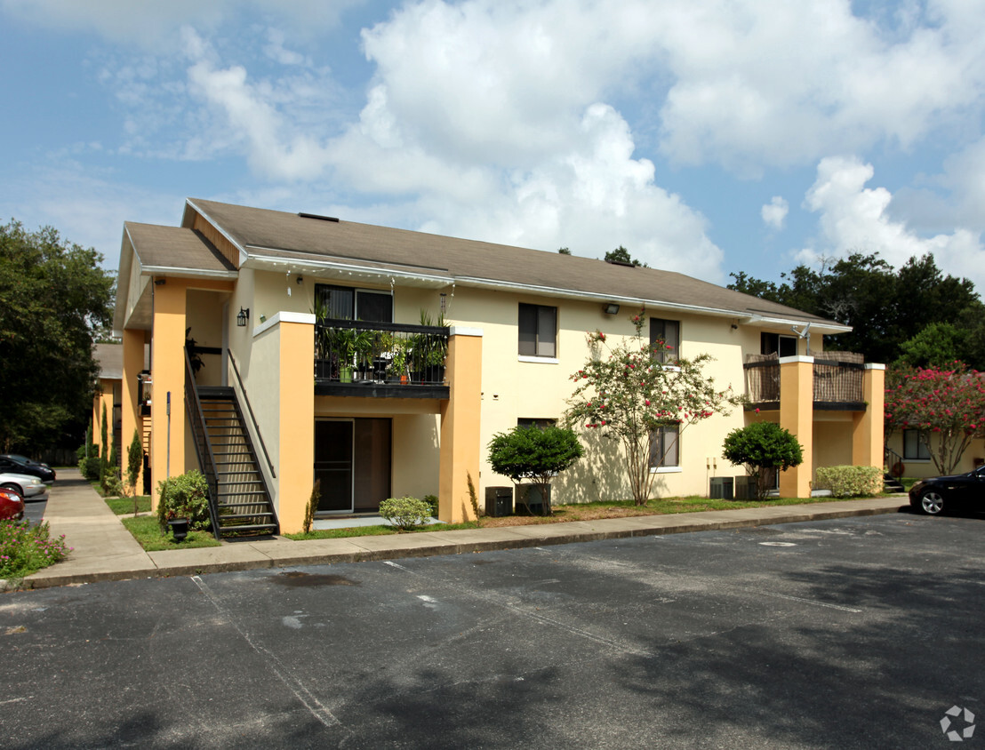 Primary Photo - Hampton Terrace Apartments