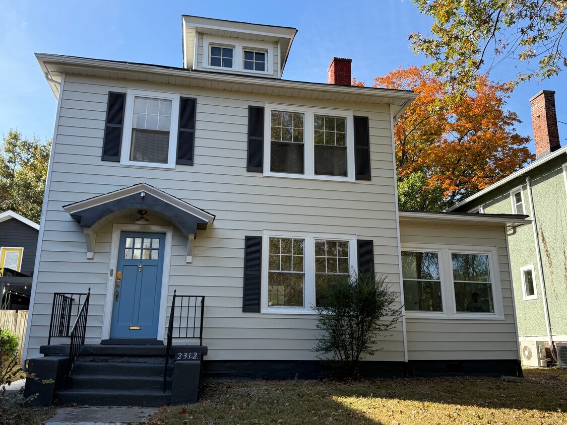 Foto principal - 2312 Hawthorne Ave