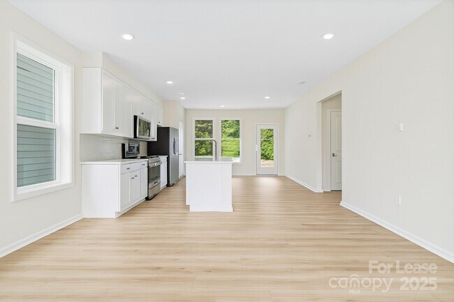 Building Photo - 3322 Beeler Ln