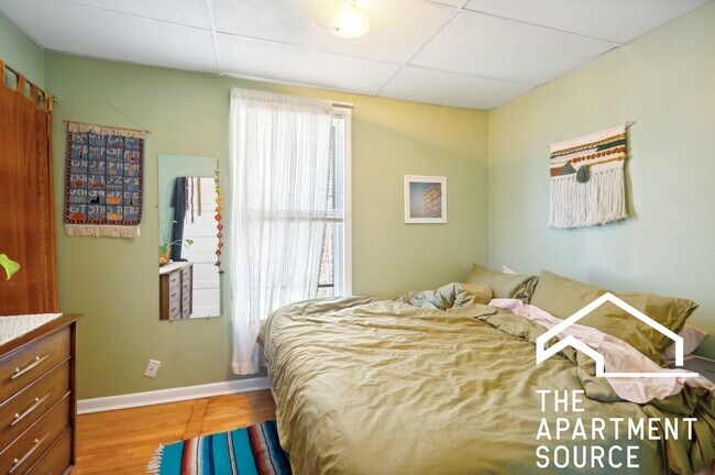 Foto del edificio - 5128 W Henderson St