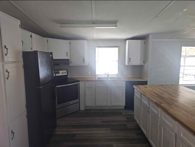 Foto del edificio - 3/2 Mobile Home with fenced yard