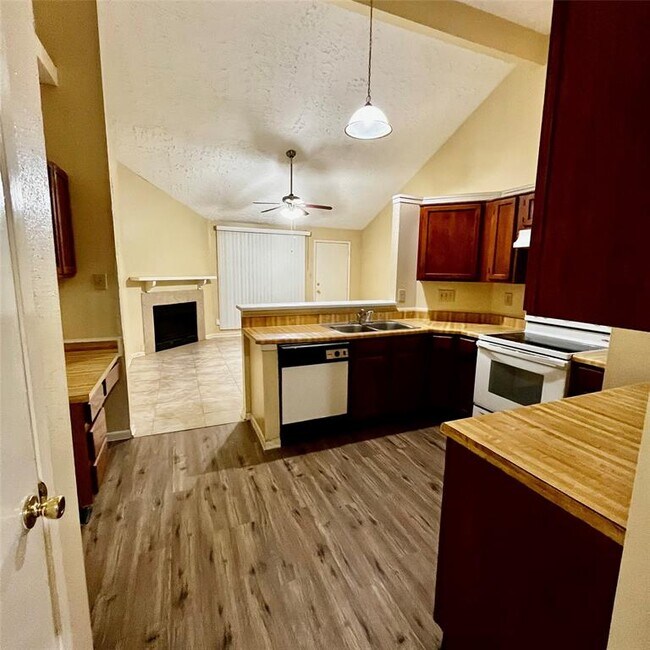 Foto del edificio - 3830 Westheimer Pl Dr