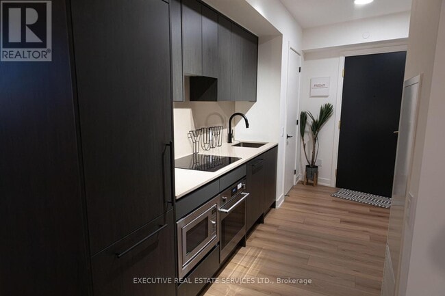 Photo du bâtiment - 5 Lakeview Ave