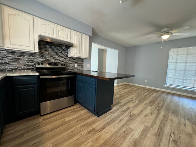 Foto del edificio - 2317 NW 75th- AVAILABLE NOW!