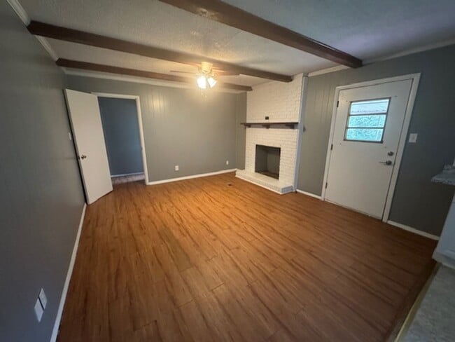 Foto del edificio - 2068 Whitesville Rd