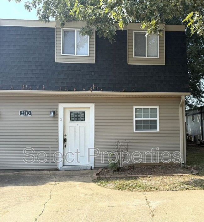 Building Photo - 2213 Spence Cir