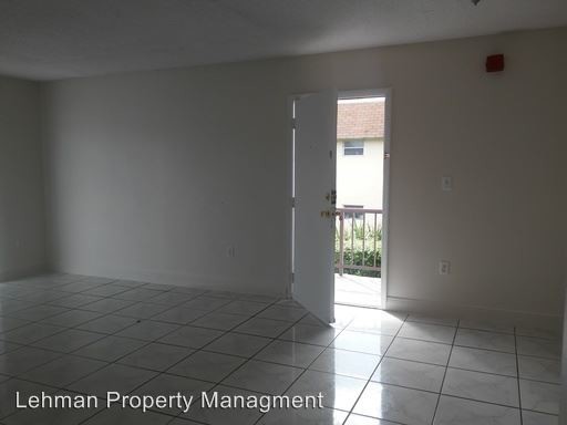 Foto del edificio - 631-631 NW 177th St