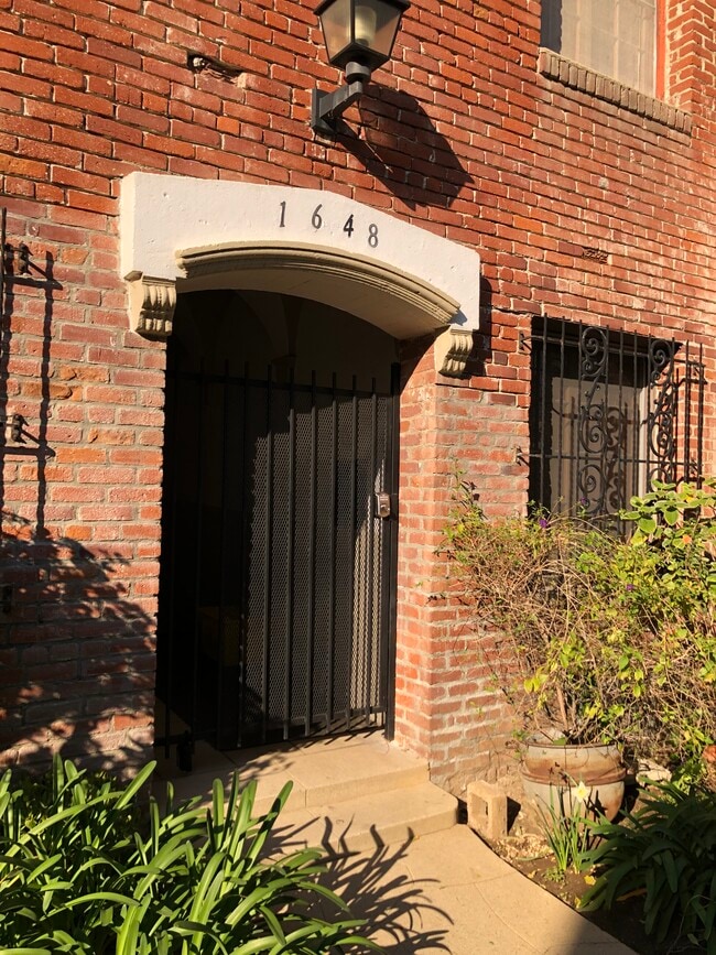 Building Photo - 1648 Rodney Dr