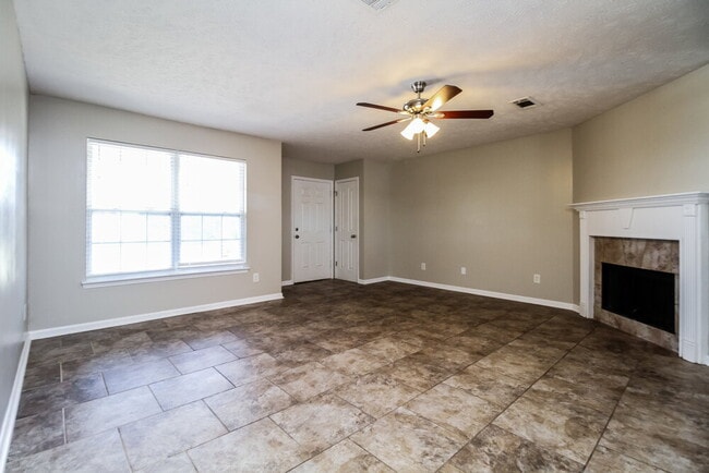 Building Photo - 176 Lyndhurst Dr