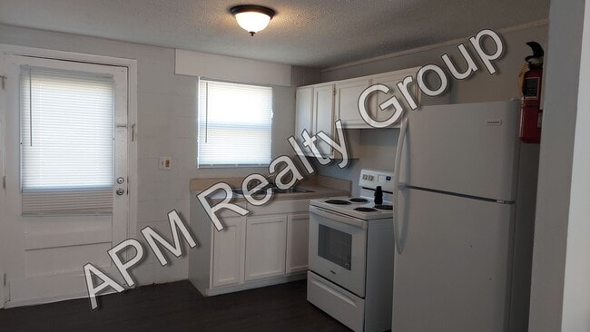 Building Photo - Updated two bedroom near Harden Street