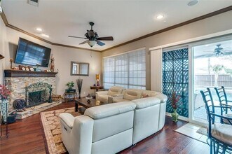 Building Photo - 8218 Luna Dr