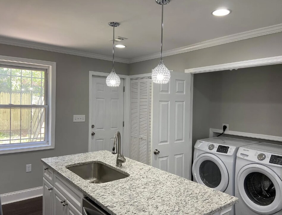 Foto del edificio - 223 51st St SE