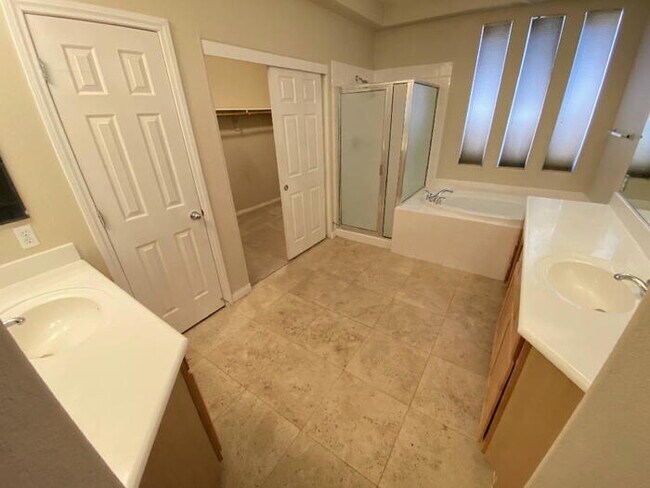 Foto del edificio - Carry Over Showing: This property has been...