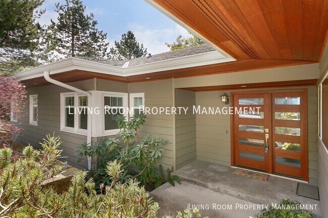 Building Photo - Beautifully Maintained Mid-Century Ranch W...