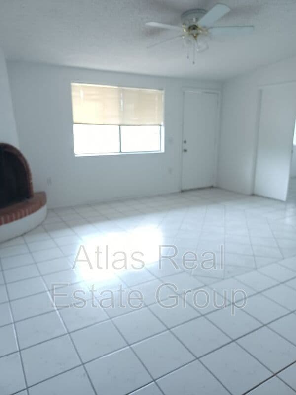 Building Photo - 7481 N Rasmussen Ave