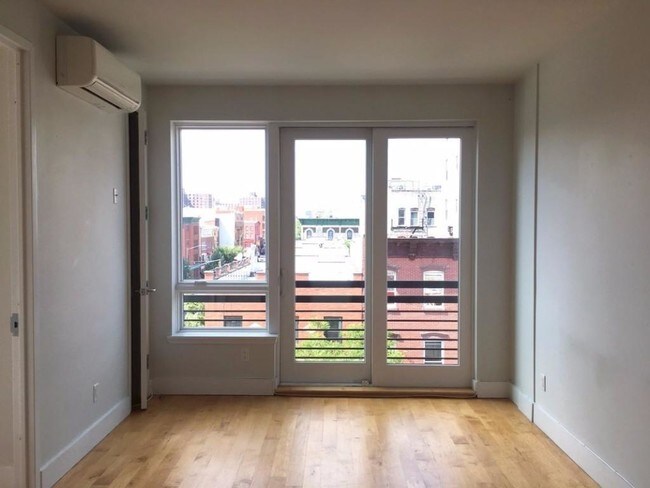 Foto del edificio - 836 Dekalb Ave