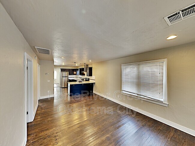 Foto del edificio - 1816 NW 37th St